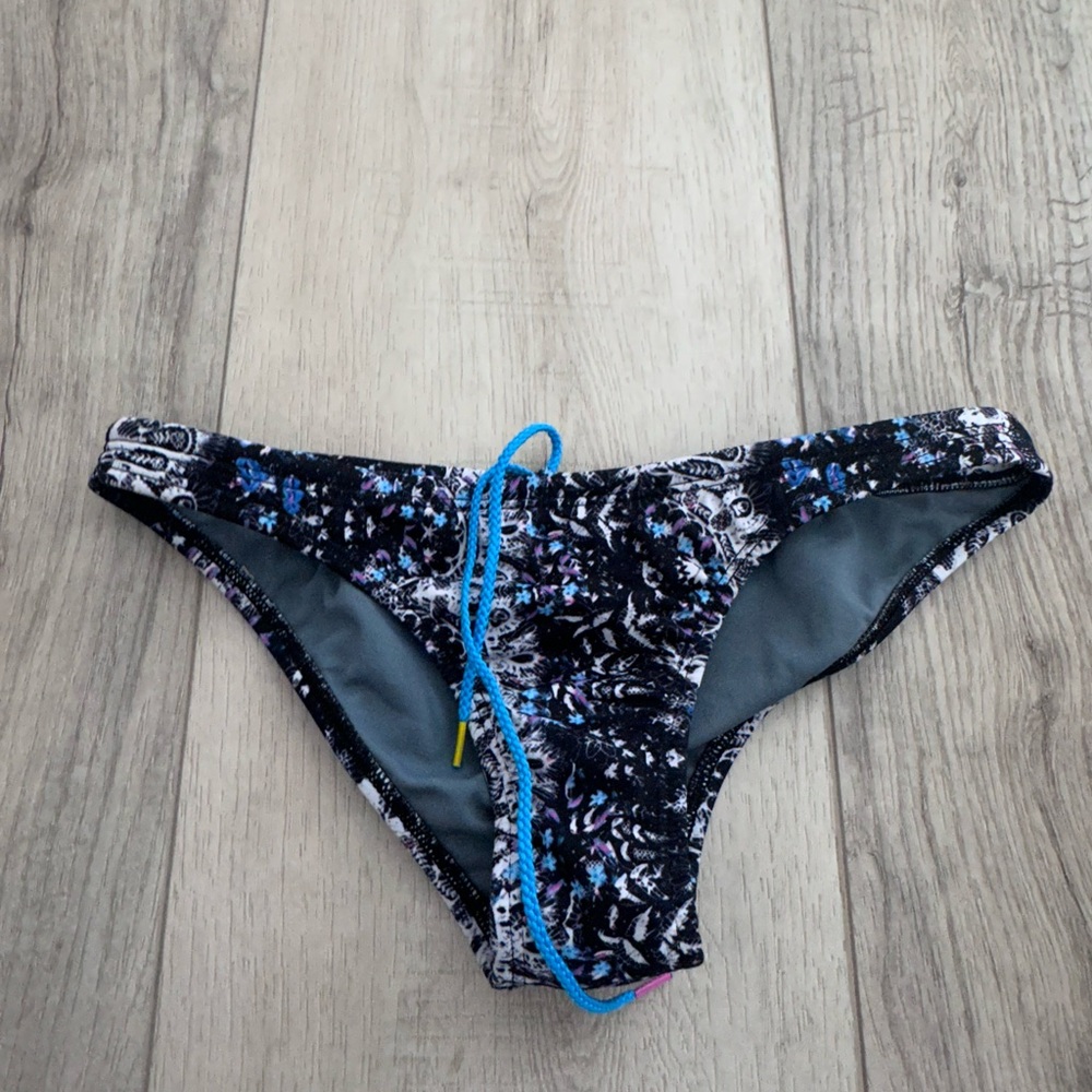 Jolyn bottoms medium